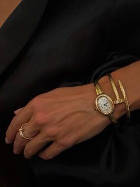 Classic Gold Curved Oval Bracelet Watch
Retro Minimalist French Chic